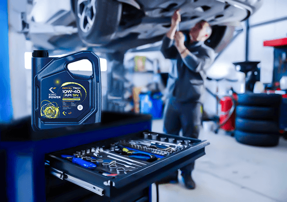 کارگاه مدرن سرویس خودرو با بالابر و تجهیزات تشخیصی